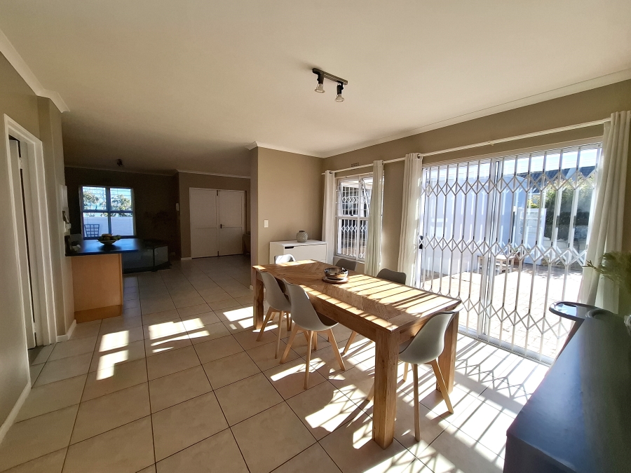To Let 4 Bedroom Property for Rent in Sunningdale Western Cape
